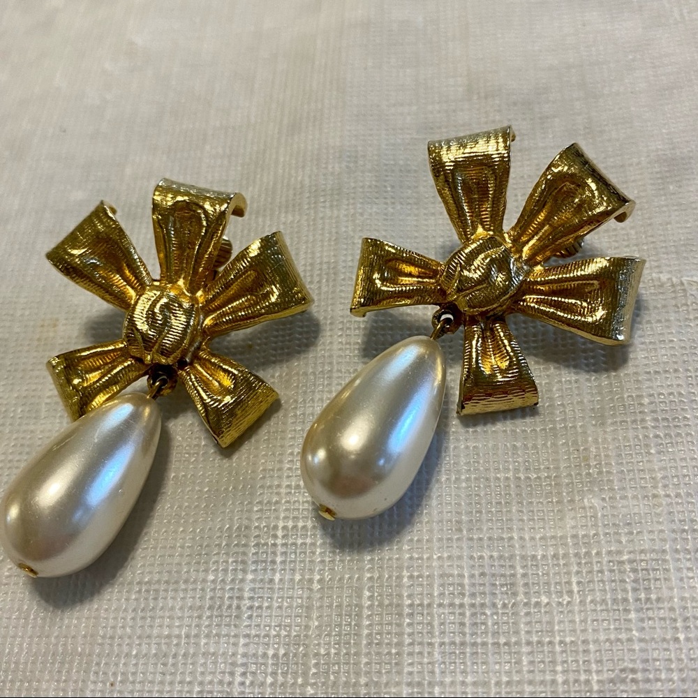 Pearl Gold Clip Earrings